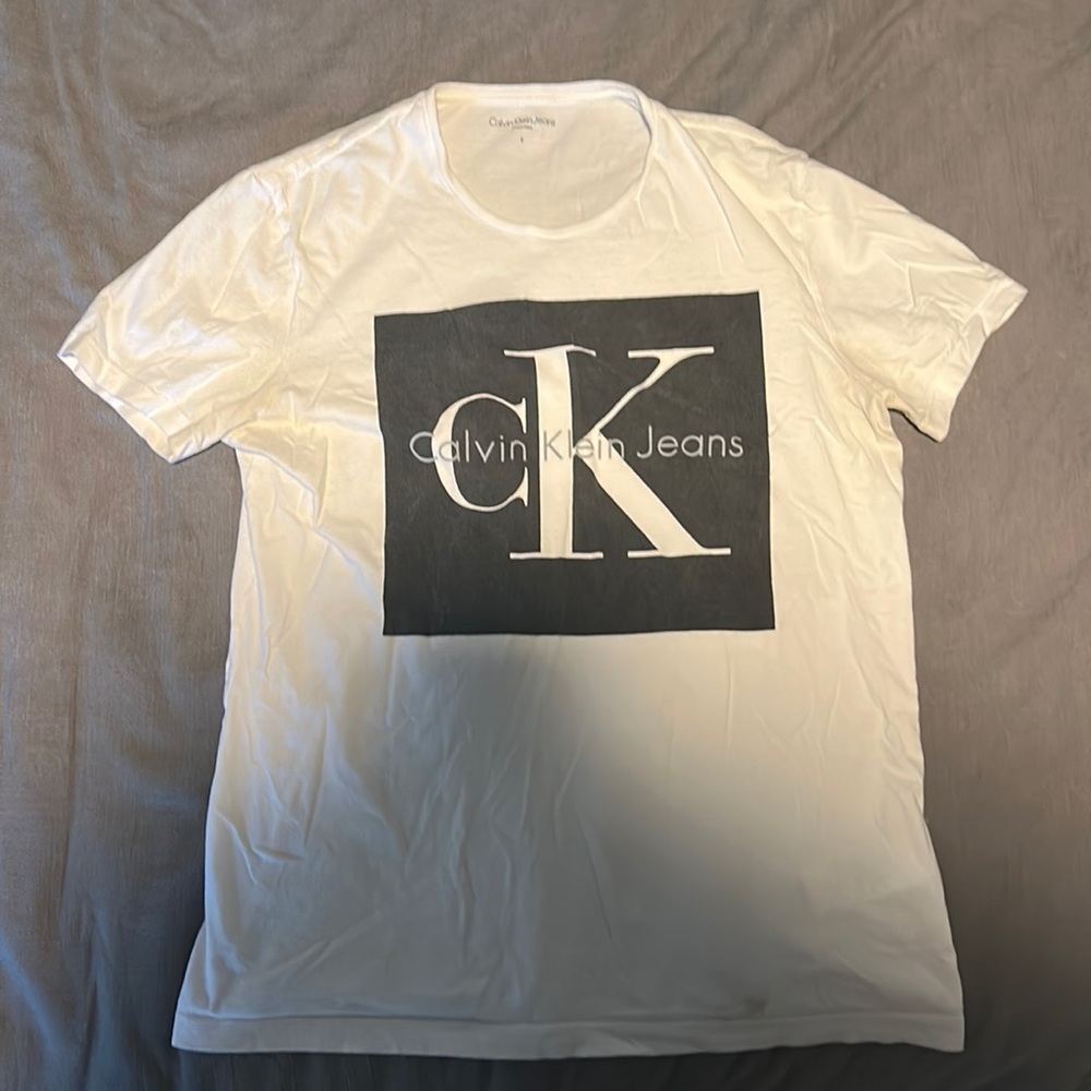 Calvin Klein tee shirt, small.
